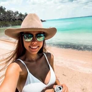 Meet your Posher, Danielle